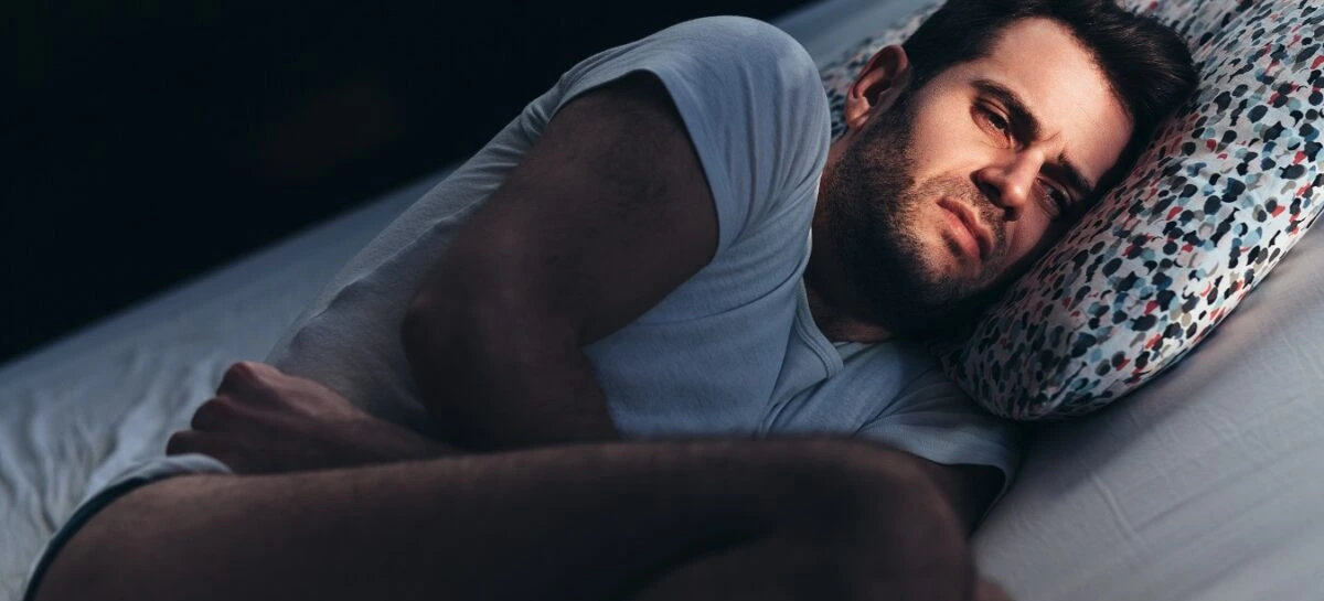 لماذا يزداد ألم العظام سوءًا أثناء الليل؟